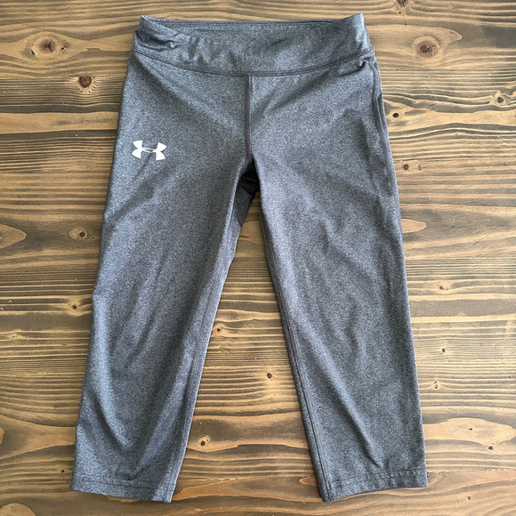 Girls Under Armour Gray Capri Leggings M Youth HeatGear Athletic Pants - Picture 1 of 3